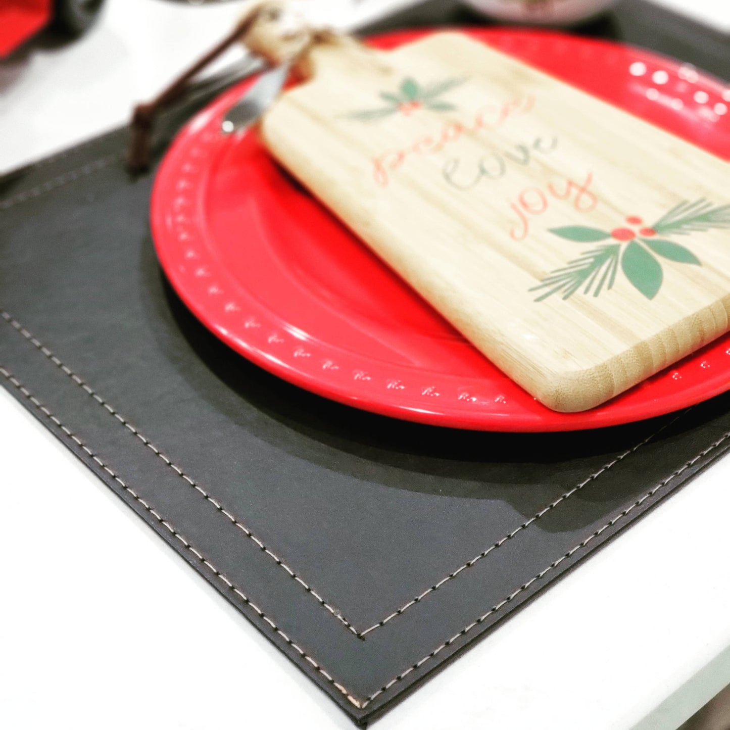 Classic Luxe Placemat Faux Leather: Black Onyx